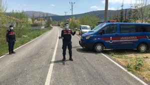 Karantina ve sosyal mesafe kuralına uymayanlar dronla belirlenip, ceza yazıldı