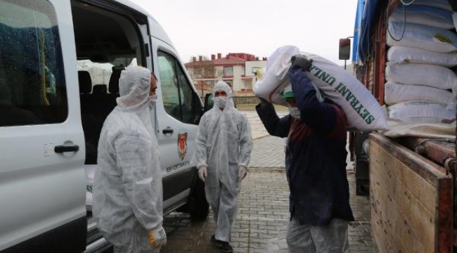 Kayseri'de öğretmen ve öğrencilerden ihtiyaç sahiplerine un yardımı