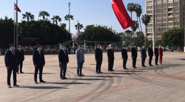 Mersin'de maskeli, sosyal mesafeli 23 Nisan töreni