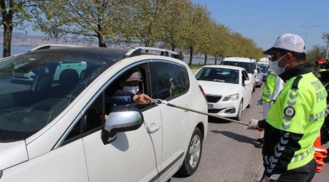 Polis denetimde ehliyet ve ruhsatı 'tutma aparatı' ile alıyor