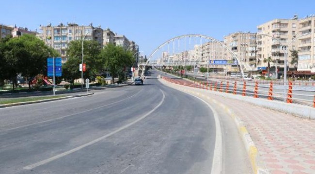 Şanlıurfa'da cadde ve sokaklar boş kaldı