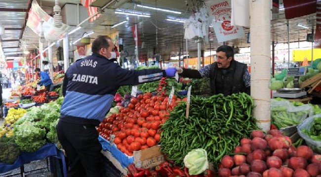 Sivas'ta, belediyeden maske dağıtımı