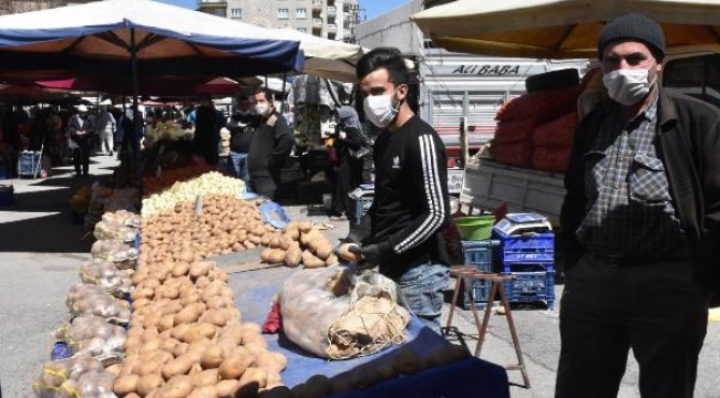 Sivas'taki pazar yerleri koronavirüs tedbirlerine uyuyor