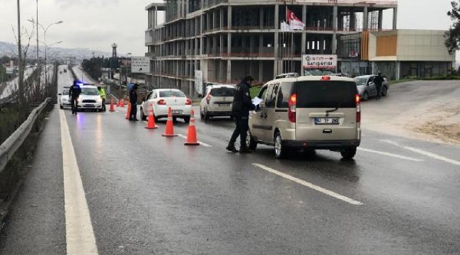 Tuzla'da izin belgesi olmayanların şehir dışına çıkışlarına izin verilmedi