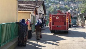 Yangın çıkınca mahalleli sokağa döküldü, sosyal mesafe unutuldu