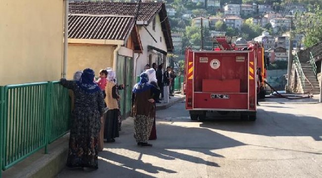 Yangın çıkınca mahalleli sokağa döküldü, sosyal mesafe unutuldu