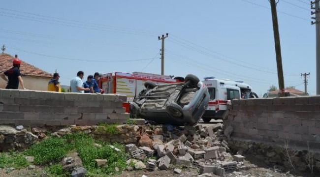 Aksaray'da otomobil duvara çarptı: Fatma Nur öldü, kuzeni yaralı