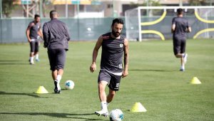 Alanyaspor'da hazırlıklar 2 grup halinde sürüyor