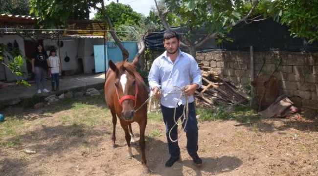 Alnında kuş figürü bulunan 'Casper' görenleri şaşırtıyor