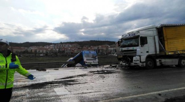 Ankara'da EGO otobüsü ile TIR çarpıştı: 9 yaralı