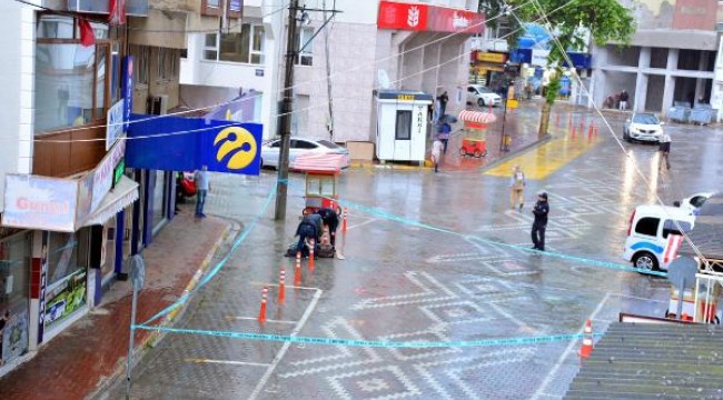 Belediye binası önündeki şüpheli çanta korkuttu