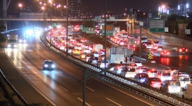 İstanbullu sokağa çıkma kısıtlamasına trafikte yakalandı