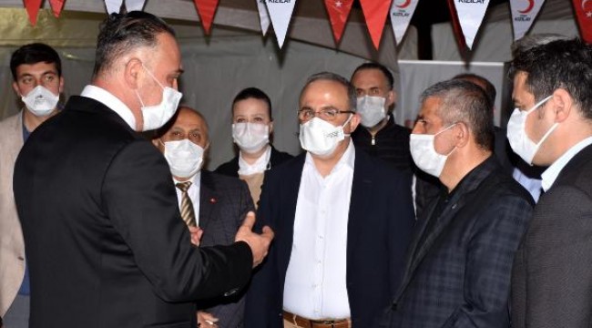 İzmir'de, AK Parti ve MHP'den Kızılay'a kan stoku için kampanya başlattı