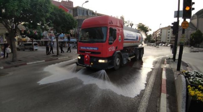 Kadir gecesi sebebiyle İnegöl gül suyu ile yıkandı