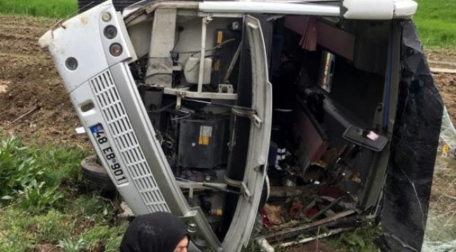 Karantinadan çıkanların taşındığı midibüs devrildi: 16 yaralı