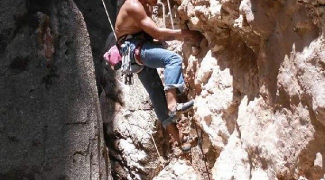 Kayıp dağcı, 6 gündür aranıyor