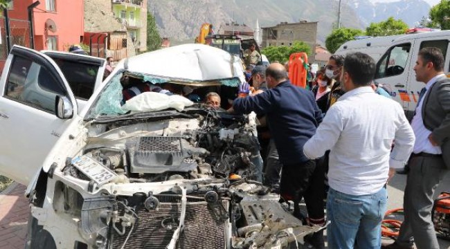 Kaza yerinde sosyal mesafe uyarısında bulunan polis ekiplerine saldırı