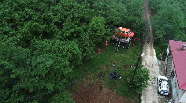 Seyir terasına çevirdiği minibüs, pandemide 'izole evi' oldu