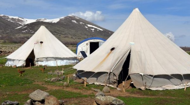 Sınıf öğretmeni, okulların tatil edilmesiyle konargöçer hayatına başladı