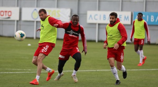 Sivasspor hazırlıklarını sürdürdü, testler negatif çıktı