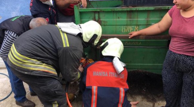 Üzüm eleme makinesinin çarkına sıkışan çocuk yara almadan kurtuldu