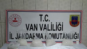 5 kilo uyuşturucu ile yakalanan 2 kişiye gözaltı