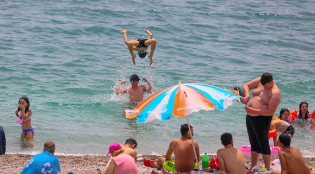 Kısıtlama kalktı, sahil çocuklarla doldu