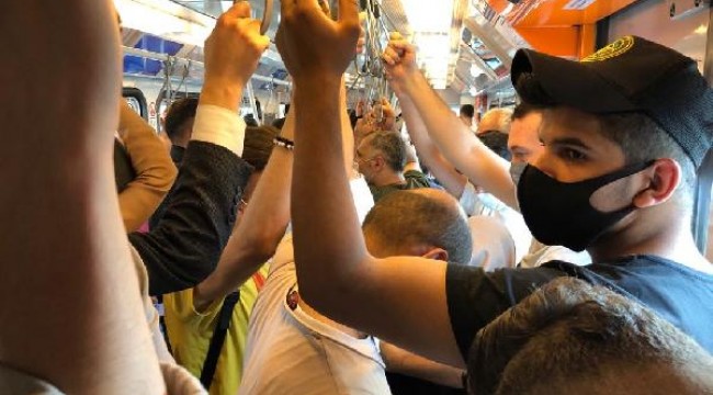 Metroda dikkat çeken kalabalık; adım atacak yer kalmadı