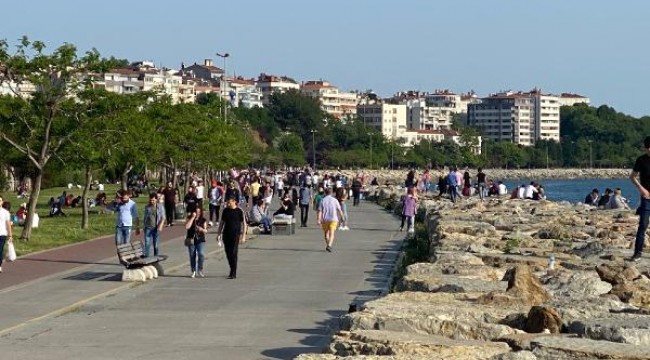 Moda Sahili'nde dikkat çeken yoğunluk