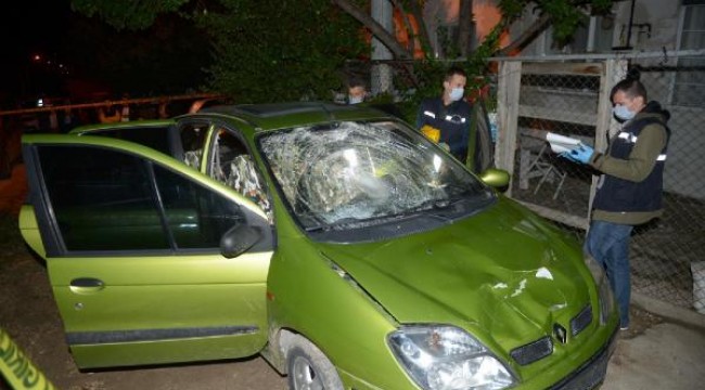 Otomobil yol kenarında yürüyen 4 kişiye çarptı, kaçan sürücü yakalandı