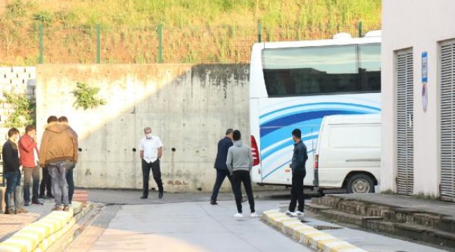 Yolda Kovid-19 olduğunu öğrendi, yolcu otobüsüyle hastaneye götürüldü