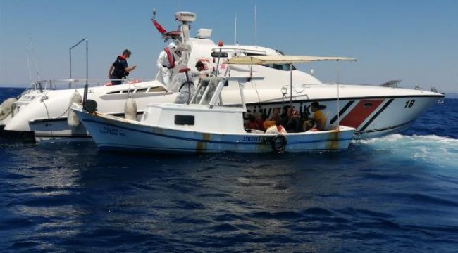 Yunan güvenlik güçlerince ölüme terk edilen kaçak göçmenler, kurtarıldı