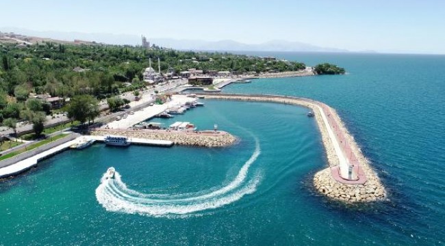 Van Gölü'ne 'Yüzen Otel' projesine 2 milyon liralık destek