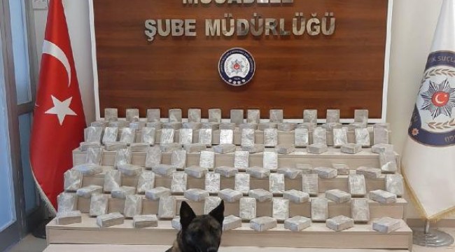 Polisin 'Dur' ihtarına uymayıp kaza yapan otomobilde 56 kilo 400 gram eroin ele geçirildi