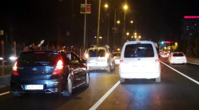 Yasağa rağmen düğün konvoyu yapıp, trafiği birbirine kattılar