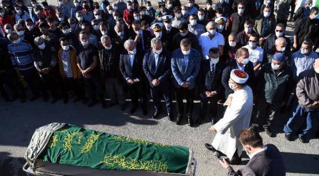 İzmir'deki depremde hayatını kaybedenler son yolculuğuna uğurlanıyor