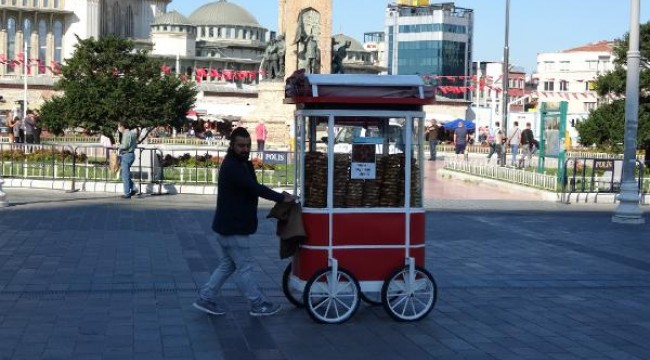 Taksim'de sembol olan simit tezgahları kaldırılıyor