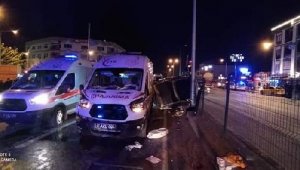 Ambulans ile otomobil çarpıştı: 2 yaralı