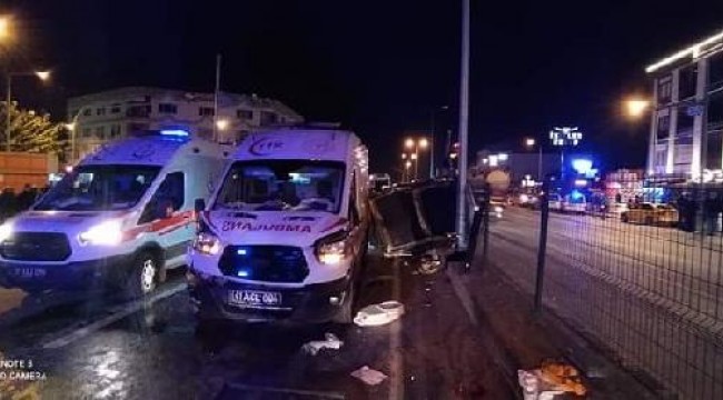 Ambulans ile otomobil çarpıştı: 2 yaralı