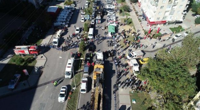 İzmir'de arama kurtarma çalışmaları, 3'üncü günde 9 binanın enkazında sürüyor