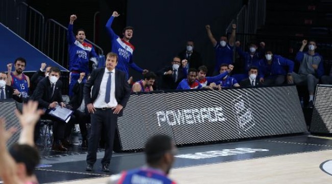 Anadolu Efes - Barcelona: 86-79