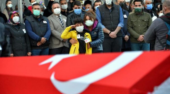 Cinayet şüphelisi, kendisini almaya gelen polislere ateş açtı: 1 şehit, 1 yaralı