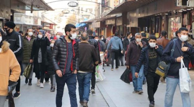 Gaziantep'te kısıtlama öncesi çarşılarda yoğunluk