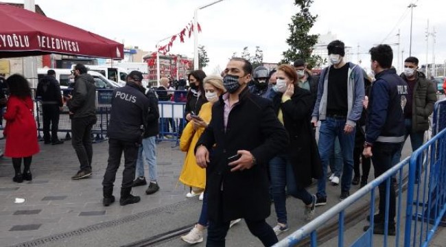 İstiklal Caddesi'nde sıcak havanın da etkisiyle yoğunluk