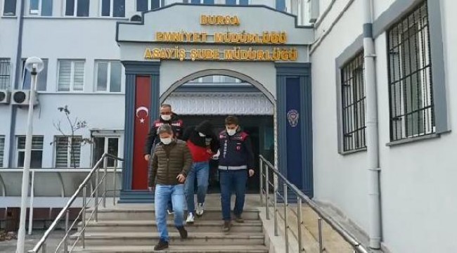 Kapkaç şüphelisi, kaçtığı araçtan tespit edilerek yakalandı