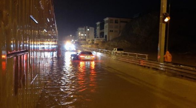 Kuşadası'nda sağanak hayatı olumsuz etkiledi