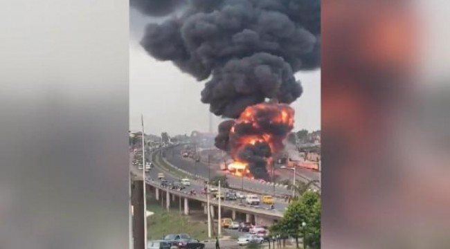 Nijerya'da yakıt tankeri patladı: 11 yaralı