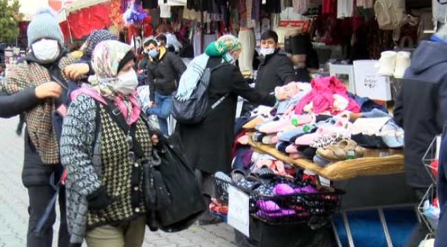 Tarihi Kürkçü Han'da hareketlilik.... Kısıtlamada atkı, bere örmek isteyenler ip almak için akın etti