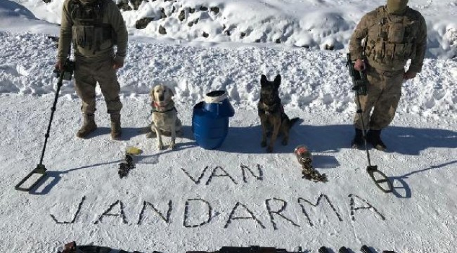 Van'da teröristlere ait silah ve el bombası ele geçti