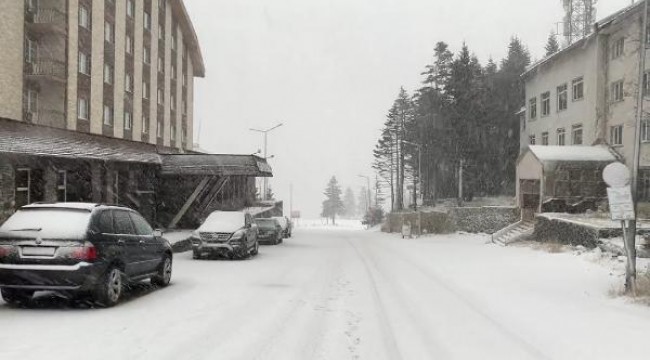 Yılbaşı öncesinde Uludağ'da tipi etkili oldu